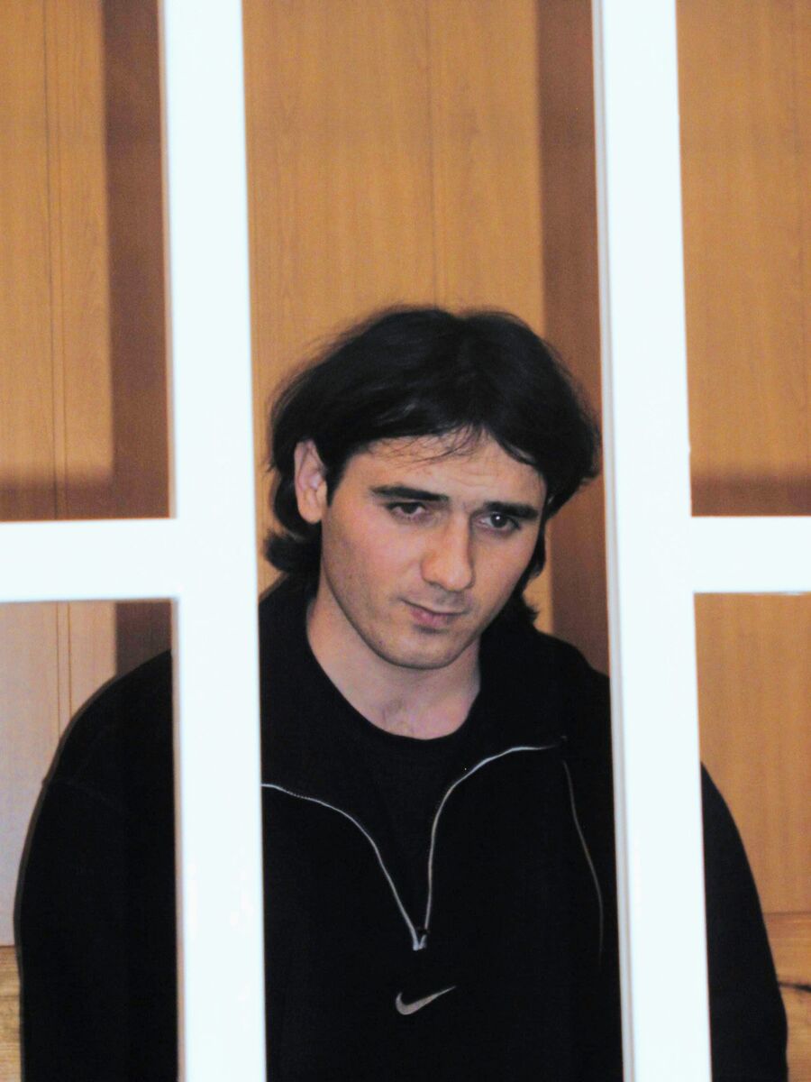 Обвиняемый по уголовному делу о нападении на школу № 1 в Беслане Нурпаши Кулаев в зале Верховного суда Северной Осетии во время судебного заседания