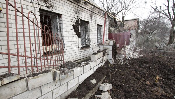 Последствия обстрела в городе Ясиноватая.  Архивное фото