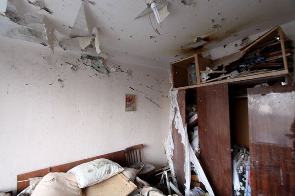 Комната в жилом доме в центре города Ясиноватая, пострадавшем в результате обстрела. 21 декабря 2017