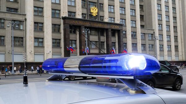 Автомобиль полиции у здания Государственной думы