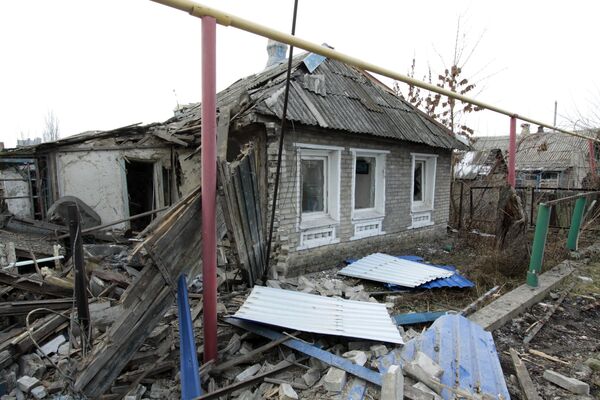 Частный жилой дом в городе Ясиноватая, пострадавший в результате обстрела. 21 декабря 2017