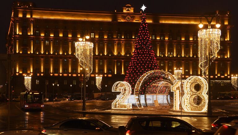 Новогодняя елка на Лубянской площади в Москве