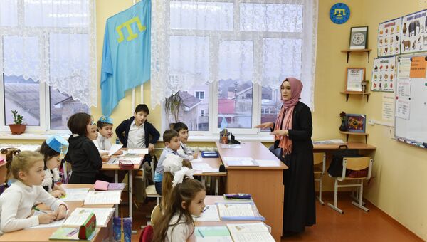 Урок  в школе №42, где крымско-татарский язык изучают не только его носители, но и дети других национальностей