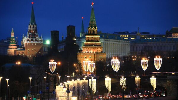 Новогодняя иллюминация на Большом Каменном мосту в Москве. Архивное фото