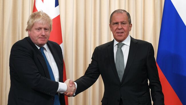 Министр иностранных дел России Сергей Лавров и министр иностранных дел Великобритании Борис Джонсон после пресс-конференции. 22 декабря 2017