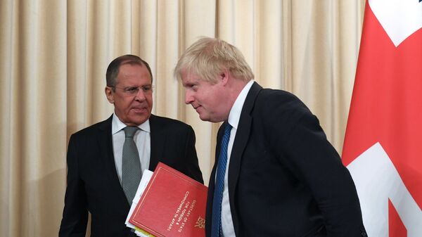Министр иностранных дел России Сергей Лавров и министр иностранных дел Великобритании Борис Джонсон во время встречи