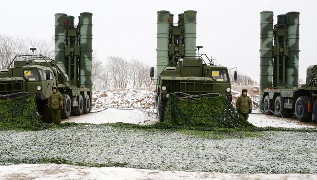 Дивизион ЗРК С-400. Архивное фото