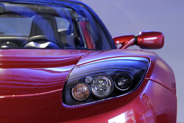 Автомобиль Tesla Roadster 