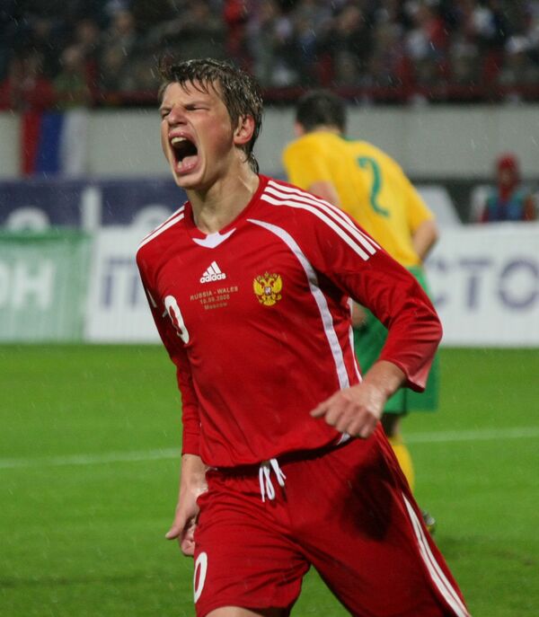 Андрей Аршавин в отборочном матче ЧМ-2010 по футболу Россия - Уэльс