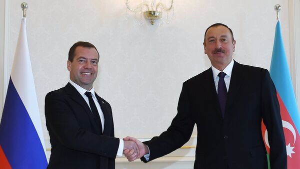 Председатель правительства РФ Дмитрий Медведев и президент Азербайджана Ильхам Алиев. Архивное фото