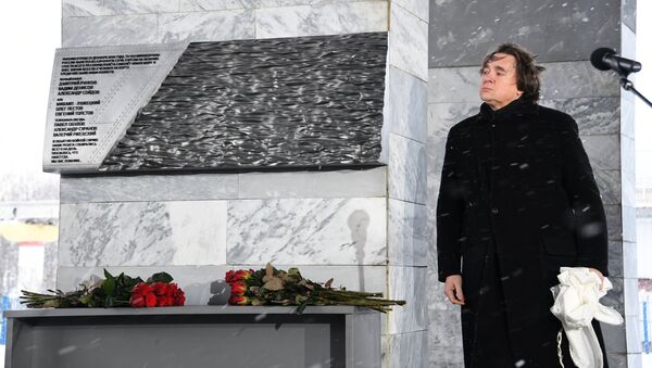 Генеральный директор Первого канала Константин Эрнст на церемонии открытия мемориала в память о погибших журналистах в Москве. 25 декабря 2017