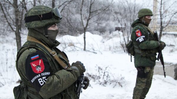 Сотрудники военной полиции ДНР на блок-посту на окраине Горловки Донецкой области