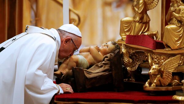 Папа Римский Франциск во время рождественской мессы в соборе святого Петра в Ватикане