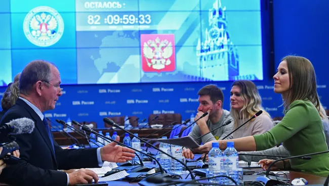 Телеведущая Ксения Собчак во время подачи документов в ЦИК России по выдвижению кандидатом на президентских выборах в 2018 году