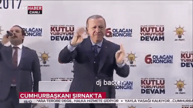 Мужчина попытался обнять Эрдогана gif