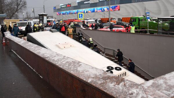 В Москве на Можайском шоссе автобус въехал в пешеходный переход