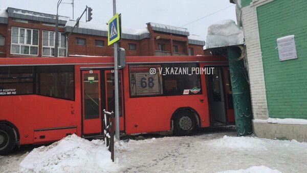 Автобус врезался в мечеть в Казани. 25 декабря 2017