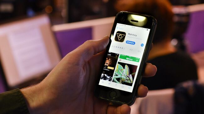 Приложение Mylistory в мобильном телефоне. Архивное фото