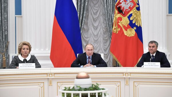 Президент РФ Владимир Путин проводит встречу с руководством Совета Федерации и Государственной Думы РФ. 25 декабря 2017