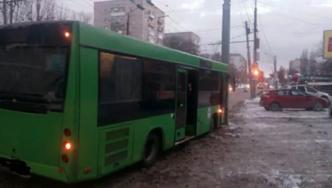 На месте ДТП с маршрутным автобусом в Саратове