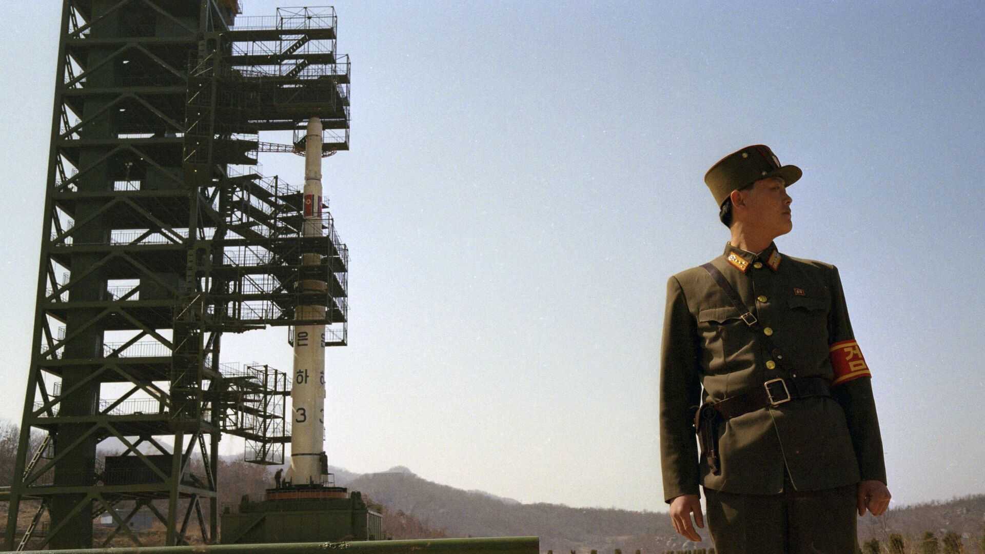 Северокорейский военнослужащий на космодроме Сохэ в провинции Пхёнан-Пукто, КНДР - РИА Новости, 1920, 14.01.2022