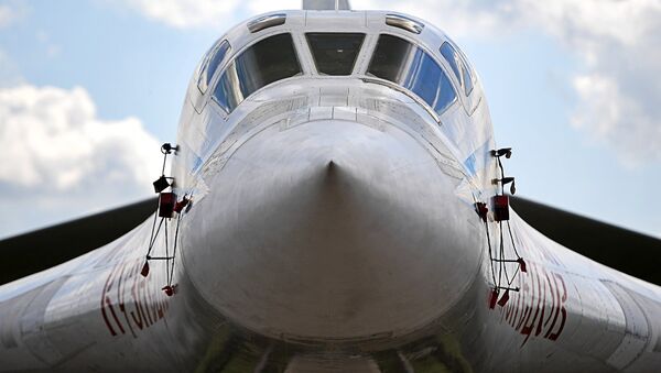 Стратегический бомбардировщик-ракетоносец Ту-160. Архивное фото