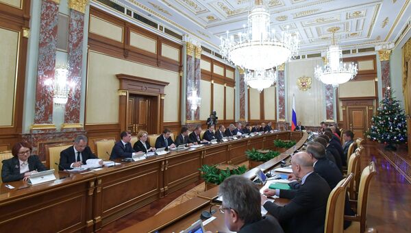 Председатель правительства РФ Дмитрий Медведев проводит заседание правительства РФ. Архивное фото