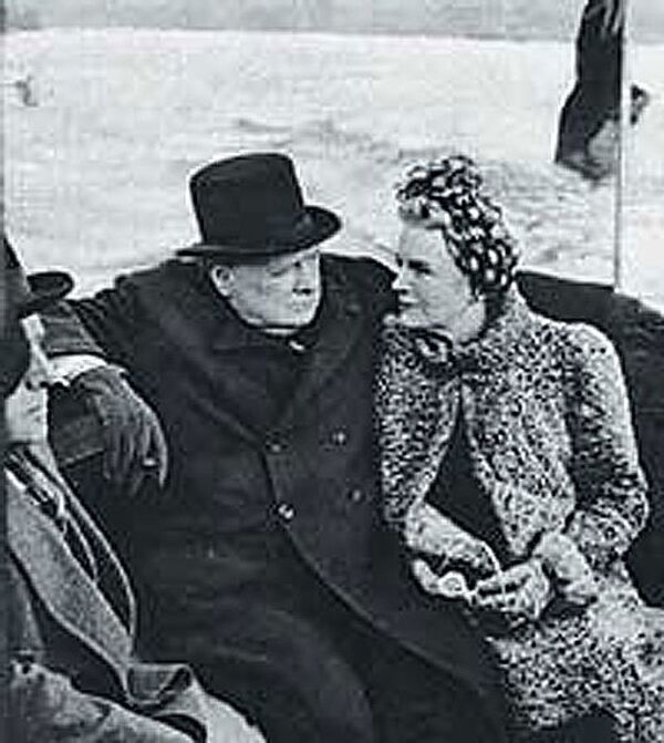 Уинстон Черчиль с женой Клементиной Хозье