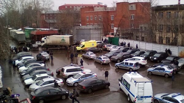 Ситуация на месте стрельбы в здании фабрики Меньшевик