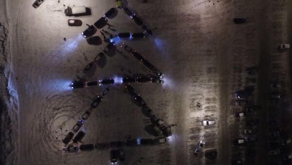 Гирлянда из фар, елка из машин: флешмоб перед Новым годом во Владимире