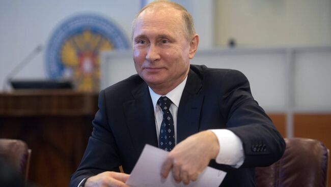 Президент РФ Владимир Путин в ЦИК во время подачи документов для выдвижения кандидатом на предстоящих в 2018 году выборах президента РФ. 27 декабря 2017