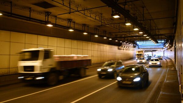 Автомобили в Северо-Западном тоннеле в Москве
