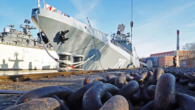 Торжественная церемония подъема военно-морского флага на сторожевом корабле Адмирал Макаров. 27 декабря 2017