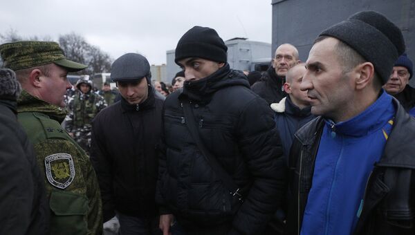 Военнопленные из Украины во время обмена пленными в Донецкой области. 27 декабря 2017