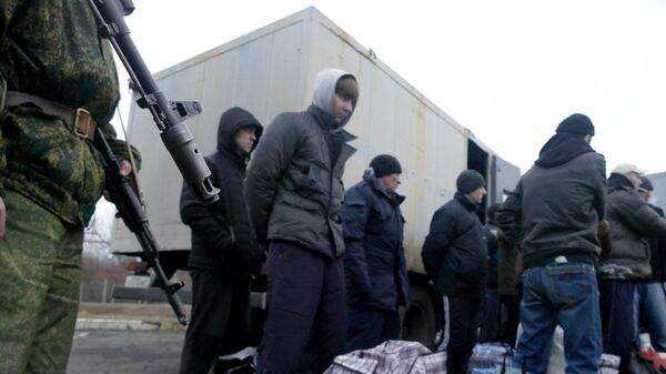 Украинские пленные во время обмена пленными между ЛНР и ДНР и Киевом между поселками Майорск и Горловка. 27 декабря 2017
