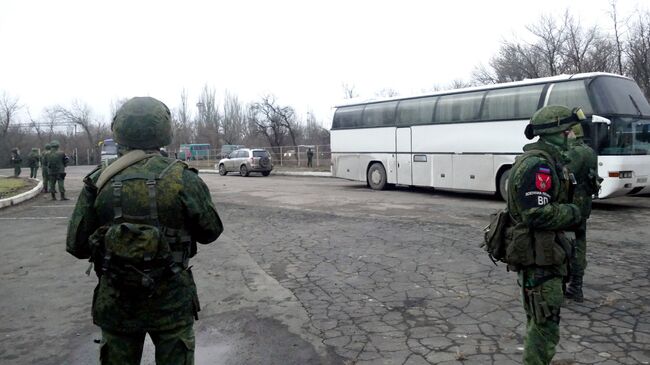 Сотрудники военной полиции ДНР во время обмена пленными между ЛНР и ДНР и Киевом. Архивное фото