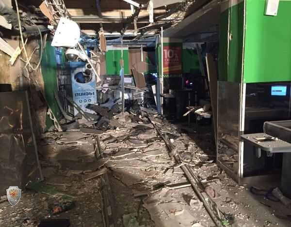 Последствия взрыва в магазине Перекресток в Санкт-Петербурге. 27 декабря 2017