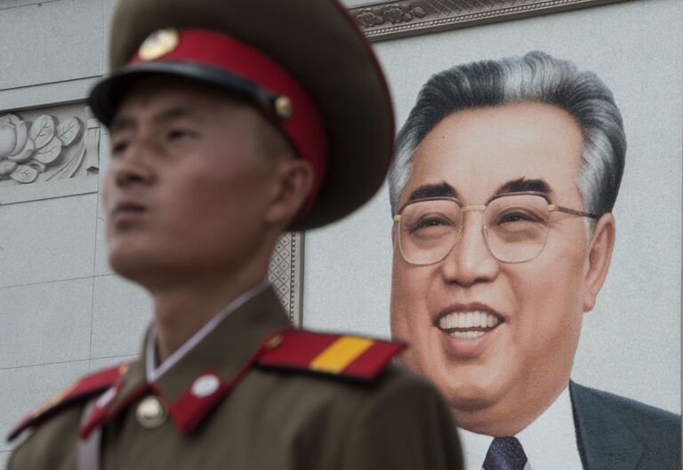 Военнослужащий во время военного парада