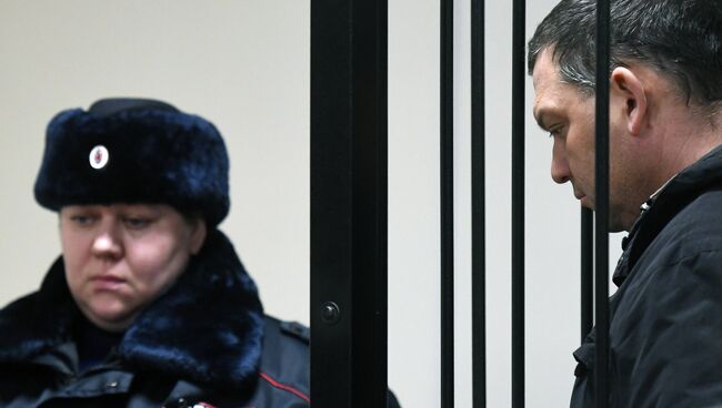 Экс-директор фабрики Меньшевик Илья Аверьянов, обвиняемый в убийстве, в Пресненском суде Москвы. 28 декабря 2017