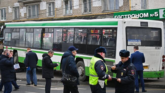 На месте ДТП возле метро Сходненская в Москве. 29 декабря 2017