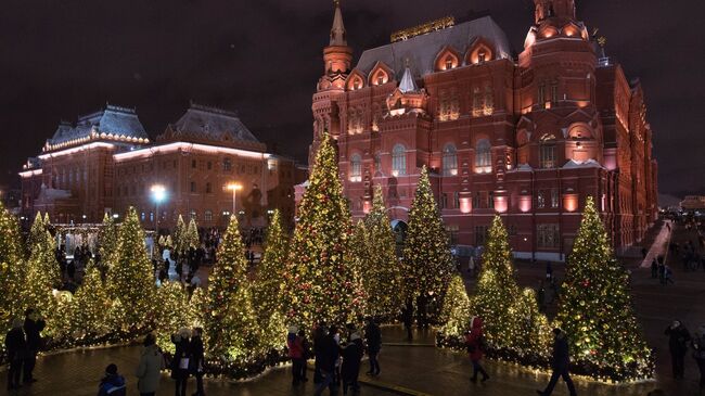 Новогодняя иллюминация на Манежной площади. Архивное фото