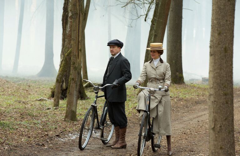 Кадр из сериала Демон революции Кадр из сериала Демон революции