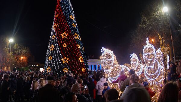 Открытие главной новогодней елки на площади Нахимова в Севастополе