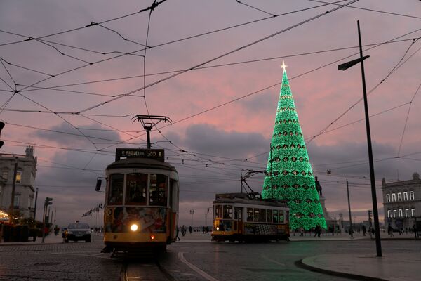 Рождественская елка на площади Коммерции в Лиссабоне