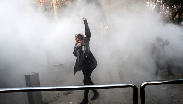 Протест на территории Тегеранского университета, Иран. 30 декабря 2017