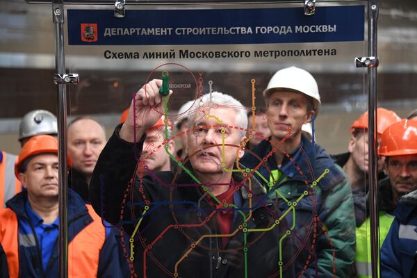 Мэр Москвы Сергей Собянин на торжественной церемонии открытия станции метро Ховрино в Москве. 31 декабря 2017 Мэр Москвы Сергей Собянин на торжественной церемонии открытия станции метро Ховрино в Москве. 31 декабря 2017
