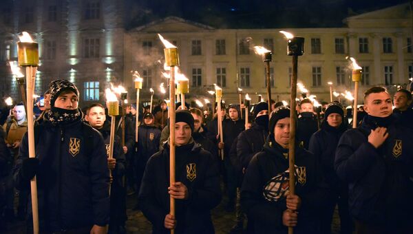 Юные участники марша националистов, приуроченного к 109-й годовщине со дня рождения Степана Бандеры, во Львове