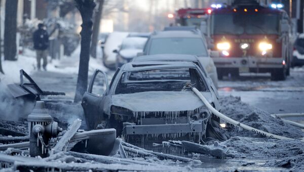 Сгоревший автомобиль после пожара в Ньюарке, Нью-Джерси. 5 января 2018