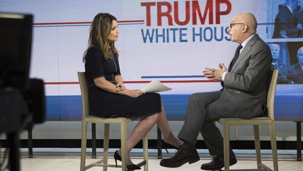 Телеведущая беседует с автором книги  Огонь и ярость: в Белом доме Трампа Майклом Вольфом на телеканале NBC в Нью-Йорке. 5 января 2018 года