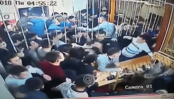 Видео массовой драки в якутском клубе